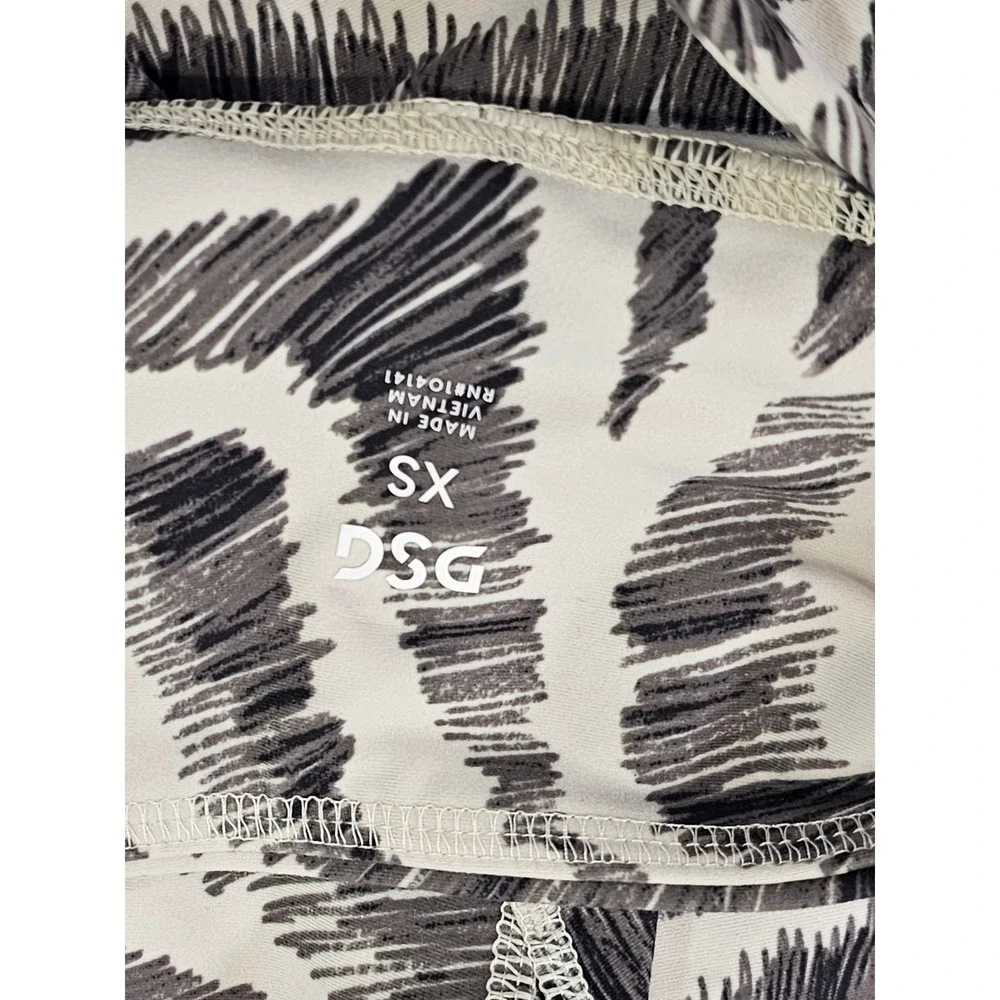 DSG Momentum High Rise Crop Womens‎ XS Cream Zebra Print Athletic Leggings NEW